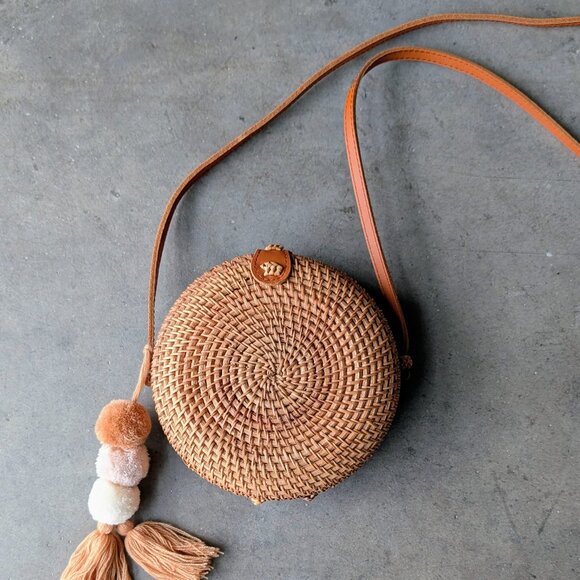 Brown Wicker Rattan Round Crossbody Shoulder Bag with Pom Pom Tassels - Picture 1 of 9